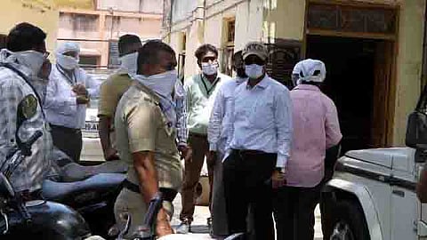 जोशीपेठमध्ये मनपा अतिक्रमण पथकावर दगड फेक ः एक जण जखमी 