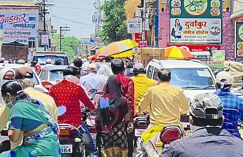 Crowds in shops for Ahmednagar shopping