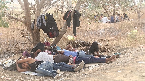 सैन्य भरतीसाठी आलेले तरुण