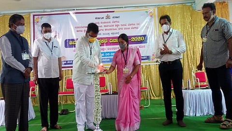 special event for today's teachers day in belgaum but education officer not attend this event