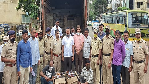 rupees 35 lakh goa made alcohol fine in belgaum police arrested two people
