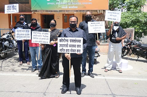 भाजप खासदार, आमदारांचे माझे अंगण हेच रणांगण आंदोलन