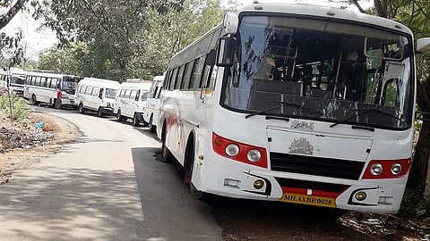 thousand people  in 130 bus came in Dapoli