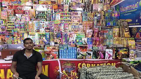 मुंबईतील फटाका व्यवसायाला सव्वाशे कोटींचा फटका; केवळ दोन टक्के विक्री