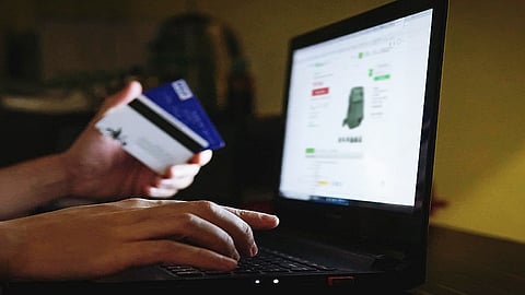 online fraud with a women in ratnagiri 40000 was lost by her from his account