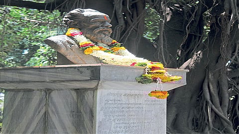first statue of painter in the country in kolhapur