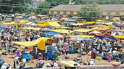 Ichalkaranji Neglects To Observe Social Distance In The Market Kolhapur Marathi News