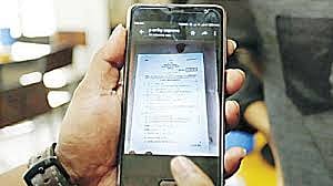 अरे हे काय...माय मराठीचा पेपर चक्क व्हॉटसअ्‌पवर व्हायरल 