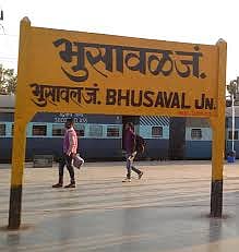 रागाच्या भरात घरातून निघाली आणि भुसावळ स्टेशनमध्ये टी.सी स्टॉफच्या सतर्कतेमूळे सापडली 
