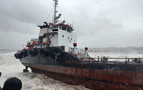 cyclone nisarga ship stuck high waves ratnagiri sgy