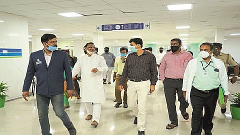 Treatment of corona patients at Prakash Hospital in Islampur