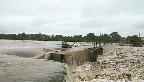 30 roads in Kadegaon taluka closed due to torrential rains