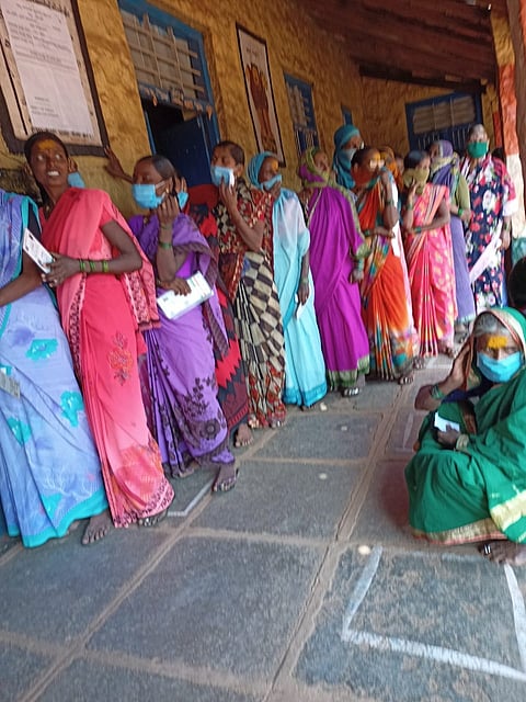 gram panchayat voting social distance and no mask wear in belgaum