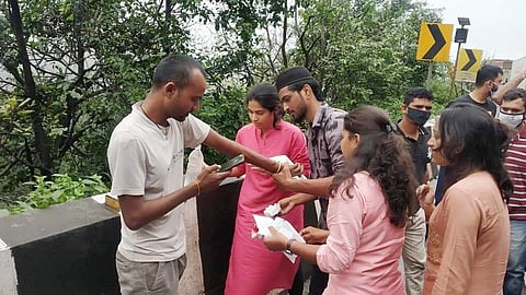 अपघातग्रस्तांची मदत करणाऱ्या कार्यकर्तींचं सुप्रिया सुळेंकडून कौतुक 