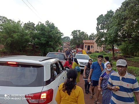The Masai Pathar is crowded with tourists in panhala