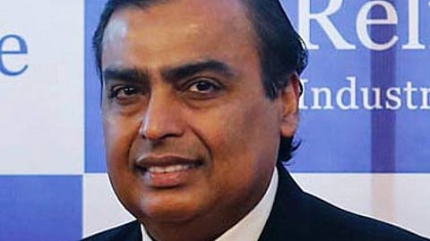 रिलायन्सचा मुंबईला टाटा; पाच कार्यालये गुजरातला हलविली 