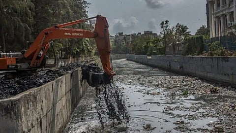 काय सांगता, मुंबईत यंदा 100 टक्‍क्‍यांहून अधिक नाले सफाई...