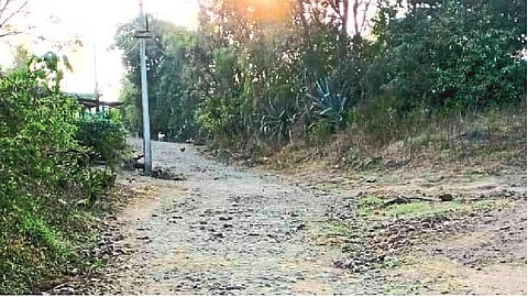 Pipeline of Ozarde residents as there is no road