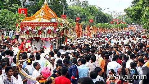 'वाखरी ते पंढरपूर' माऊलींची पालखी पायी नेऊ द्या, याचिकेवर मुंबई हायकोर्ट म्हणतंय...
