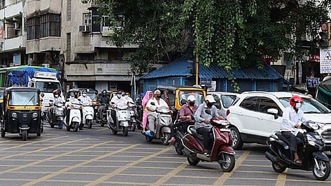पुणेकर काही सुधरेनात; अनलाॅकच्या पहिल्याच दिवशी झाली वाहतूक कोंडी