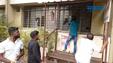 MNS workers broke into the MSEDCL office in ichalkaranji electricity marathi news