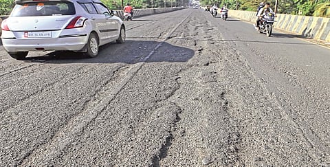 sakkardara fly over is in worst condition in nagpur