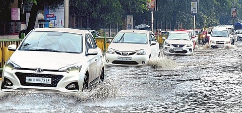 In heavy rain damaged roads in Sangali city