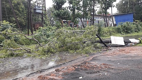 Darad collapsed on the Asaniye Gharpi route Road closed to traffic