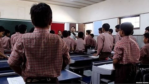 Akola News: Citizens are surprised as no one has taken the initiative to open the school