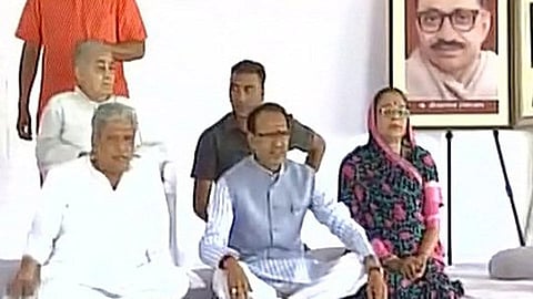 Amid farmers' stir, MP Chief Minister Shivraj Singh Chouhan goes on indefinite fast in Bhopal for restoration of peace