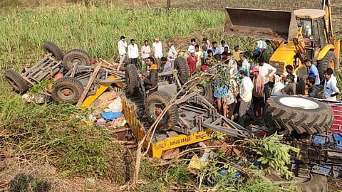 women of fugger cutting dies in accident of tractor in kolhapur