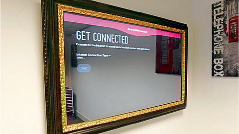 आरसाच बोलू लागला तर...!