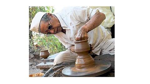 कुंभार व्यावसायिकांना कर वसुलीच्या नोटिसा