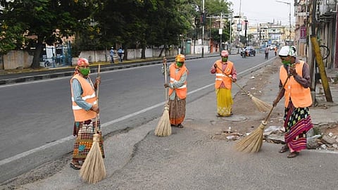 मुंबई पालिकेकडे अपुरे स्वच्छता निरीक्षक; कोव्हिड काळात संख्या वाढवण्याची गरज 