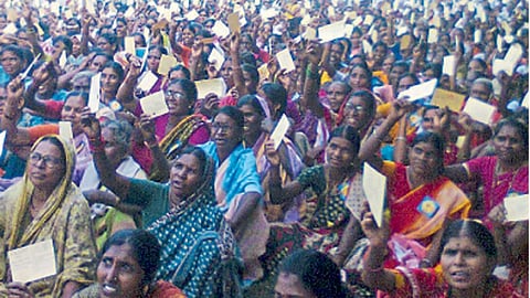 दारूबंदी उठविण्यासाठी तथाकथित जनमताची ढाल