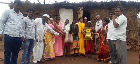 Sarpanch help to Rakhmai Panthave and Tulsabai Mengal from Pimpalgaon