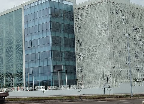 शेंद्रा एमआयडीसी : ऑरिक हॉलची सातमजली इमारत. 