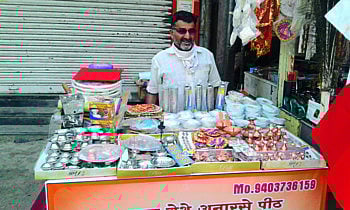 जावाई, भाच्यांना वाण देण्यासाठी दोनशेच्या पॅकेज बाजारात धुम 