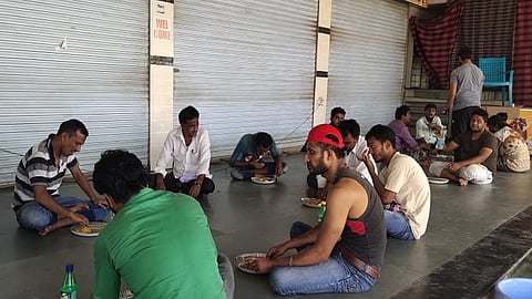 महामार्गावरील हॉटेल मालक ठरतोय अन्नदाता 