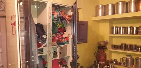 Gold was stolen by robbing a house in Madha