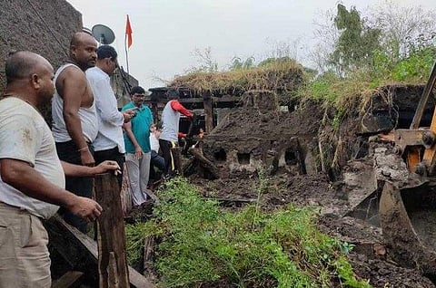 House collapsed due to rain in Dhengar Akhegaon in Shevgaon taluka