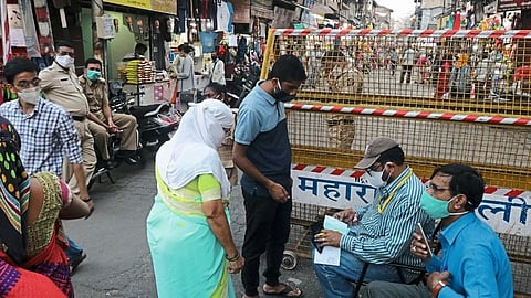 Markets in various suburbs main markets in Nashik city have been barricaded Marathi news