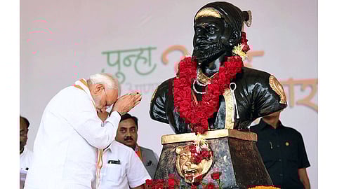 Pm Modi Paid Tribute To Chatrapati Shivaji Maharaj in marathi 