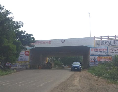 Confusion among drivers as there is no sign on Nashik Pune highway in Sangamner city