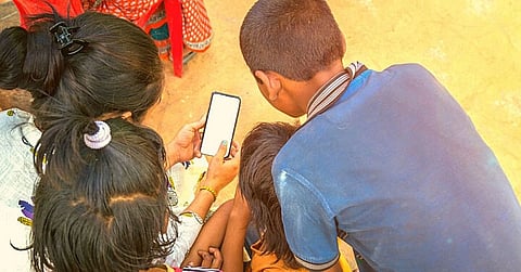 सातपुड्यातील ९५ गावांमध्ये मोबाईल टॉवर नाही; ऑनलाइन शिक्षणाचा बोजवारा 