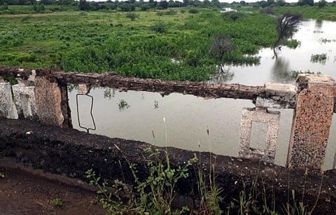 The bridge over Dhora river on Shevgaon Newase road is dangerous