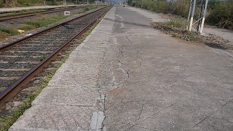 मोठ्या प्रमाणात भेगा