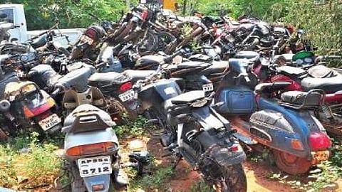amravati police caught thief with 24 motor cycles 