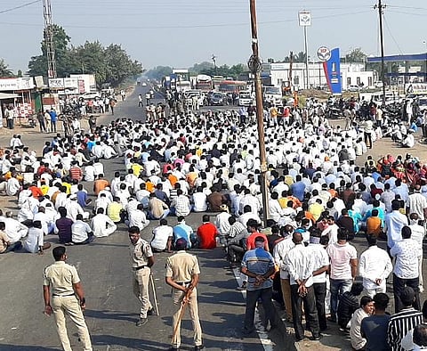 In Ghodegaon keep the village closed and block the road for half an hour