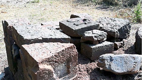 तारळे - छत्रपती संभाजी महाराजांच्या कन्या भवानीबाई यांची समाधी.